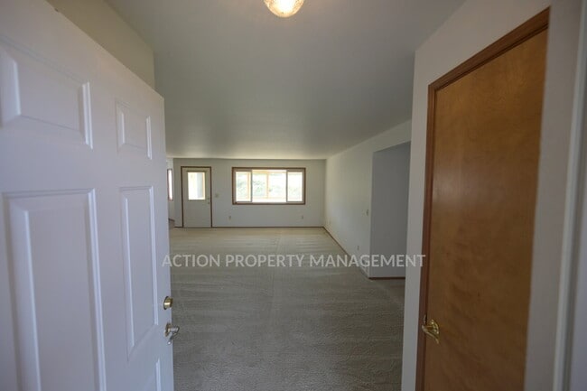 Photo - 3 bed 2 bath, 2 car garage in Sequim