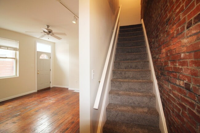 2104 Carey Wy
