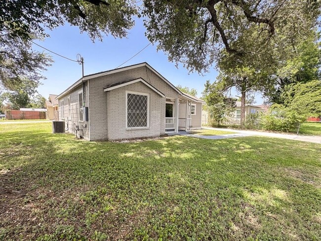 Photo - 1705 Avondale St