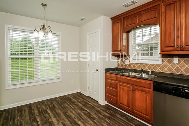 Photo - 702 Carter Grove Rd