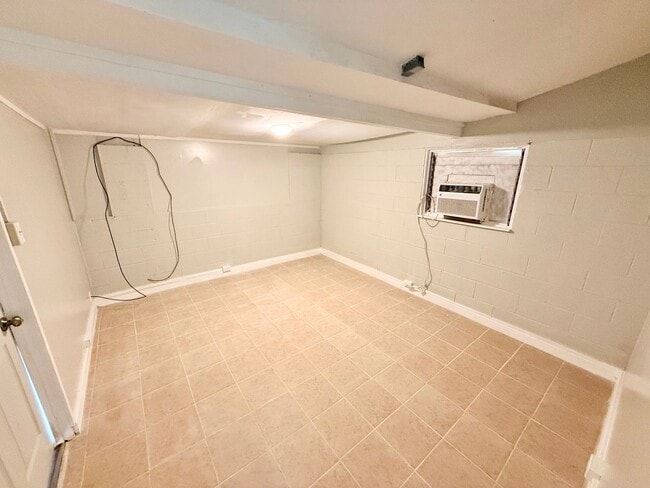 Photo - 4 Bedroom / 1 Bath House for Rent in Wailuku!