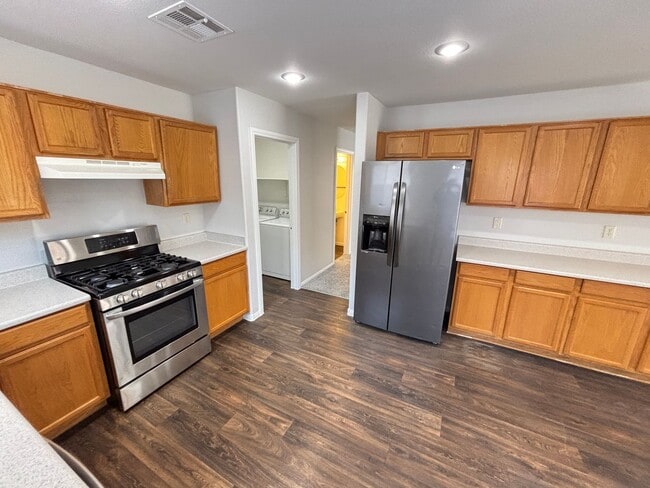 Photo - Beautiful 4Bed/3Bath/2Car residence located in Summerlin near Town Center Drive
