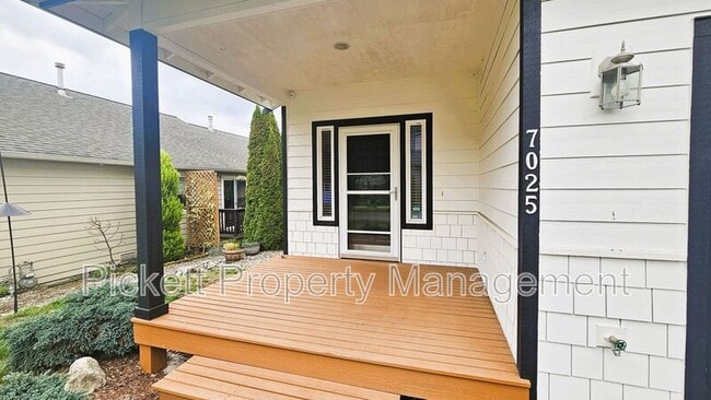 Photo - 7025 Stourbridge Pl NE