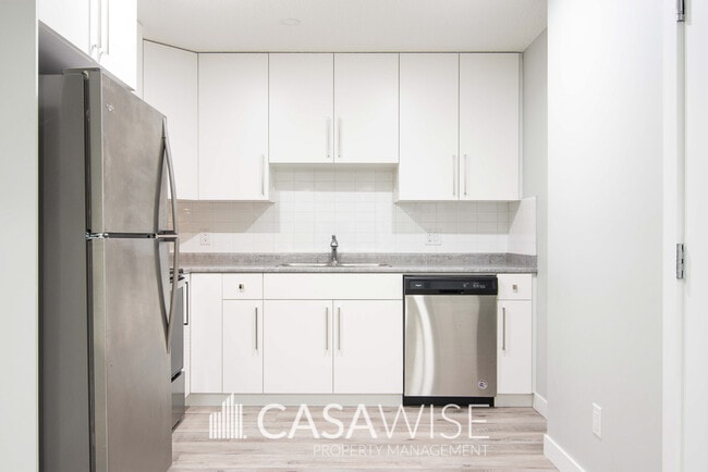Building Photo - 7914-7174 174 Ave NW