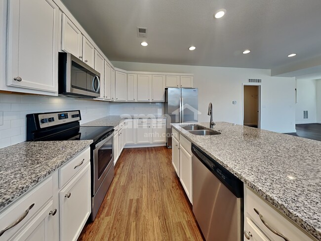 Photo - 10187 Dover St