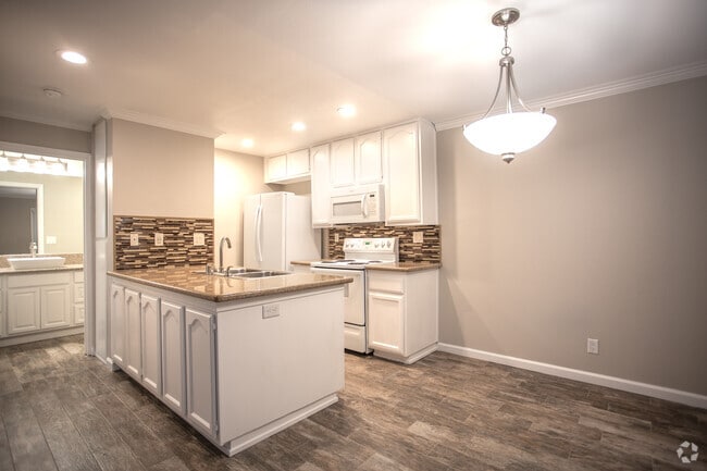 1BR, 1BA-680 SF - Americana Simi Valley