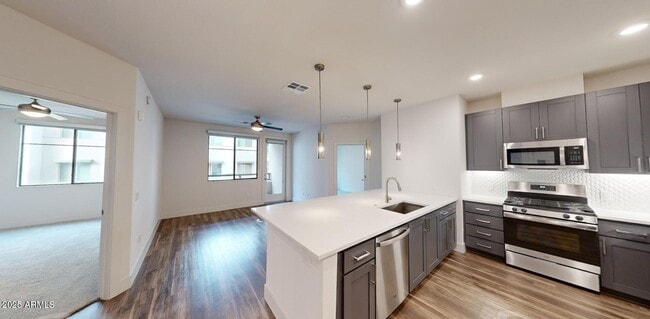 Photo - 15501 N Dial Blvd Unidad B1