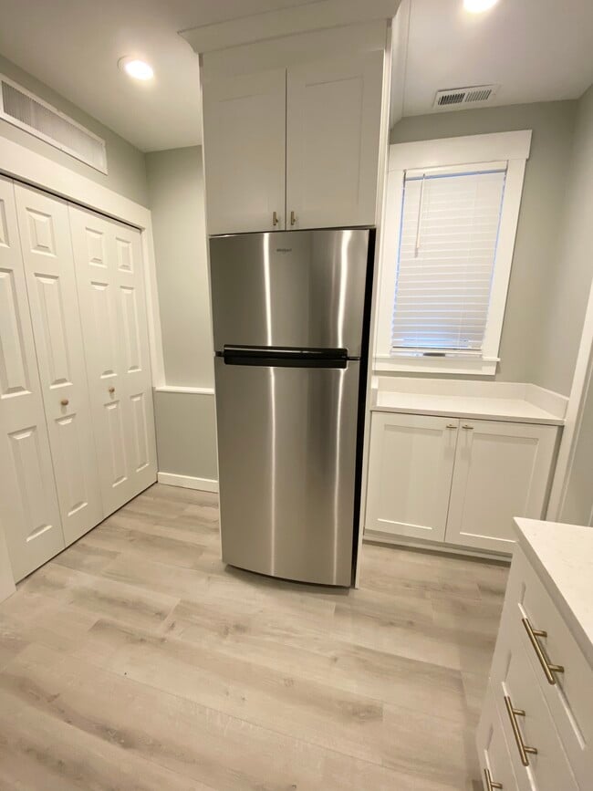 Photo - 512 Elsmere St