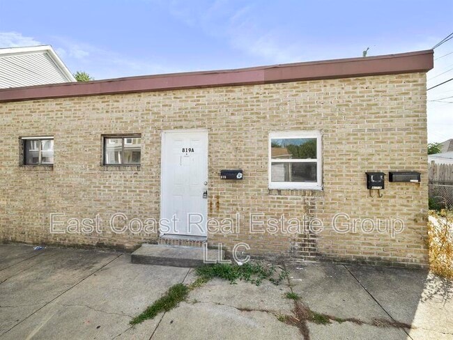 Building Photo - 819 Dale St Unit 819A Dale St Rental