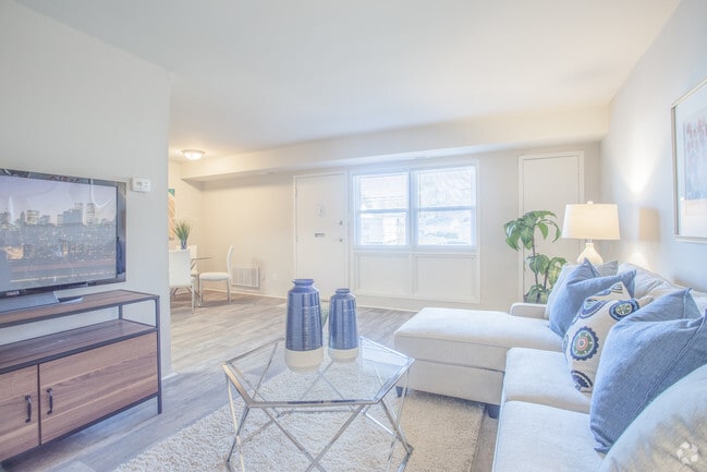 2BR,1BA,-994SF - Gates of West Bay