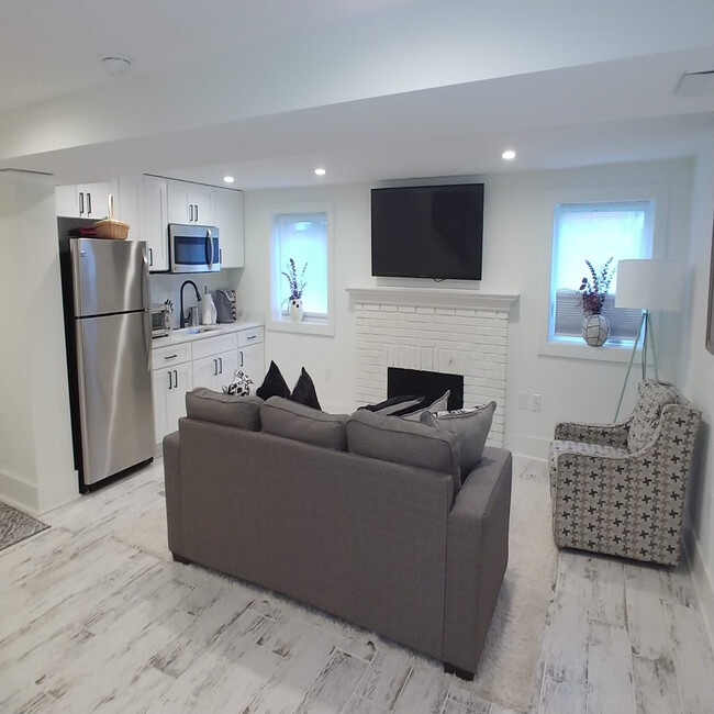 Photo - 1304 Allison St NE Unidad NE