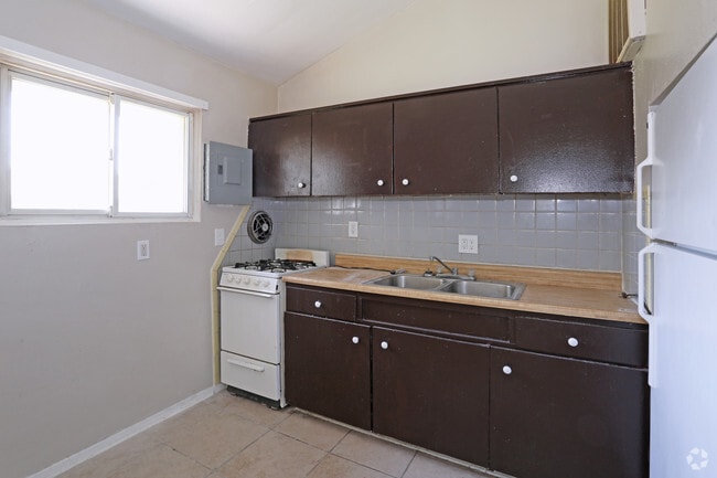 2BR, 1BA - 800 SF