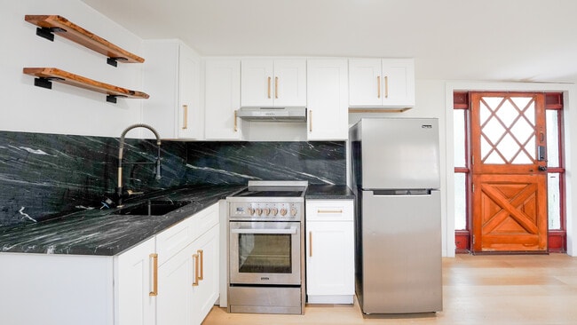 Building Photo - 310 W Idlewild Ave Unit 2 Rental