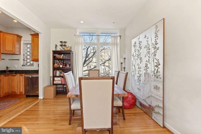 Photo - 725 Delaware Ave SW