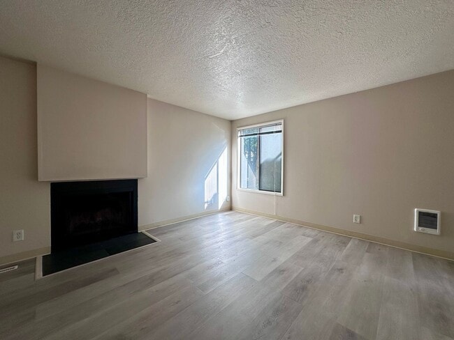 Photo - 2 Bed 1 Bath Apartment in Lake Oswego! Unit 6955