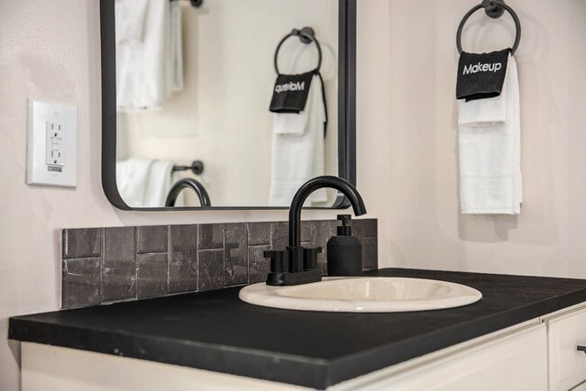 Photo - 37 Gold Ave NW Unit ID1346770P