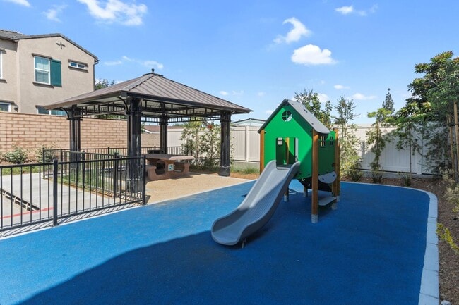 Photo - fantastic 4 bedroom 4 bath * solar home * ...