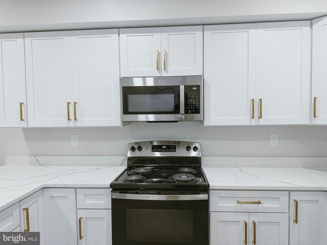 Photo - 1110 W Lombard St