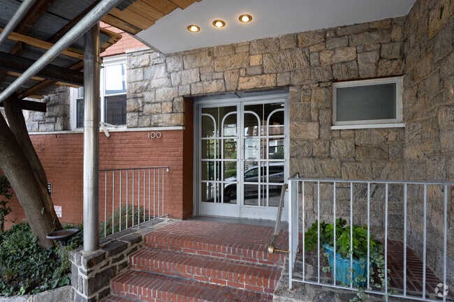 Entrance - 100 Park Terrace West