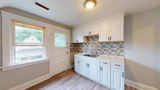 Photo - 3518-20 W.54th Unit Upper