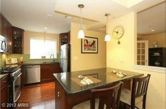 Building Photo - 4177 S Four Mile Run Dr Unit 103