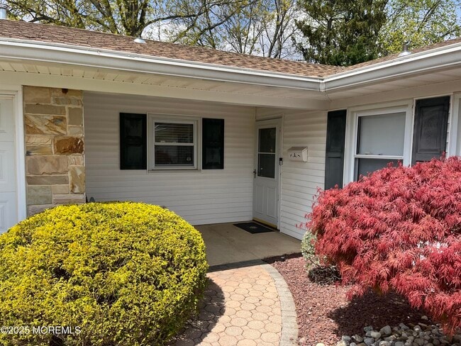 Photo - 32 Idlewild Ln