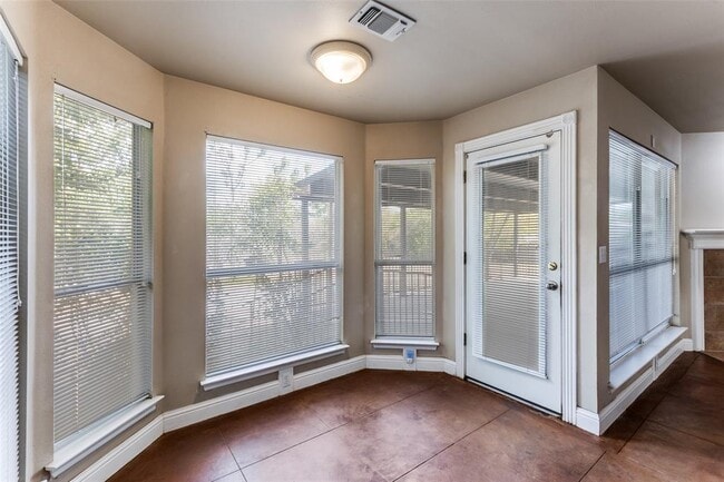 Photo - 5718 McCarty Ln