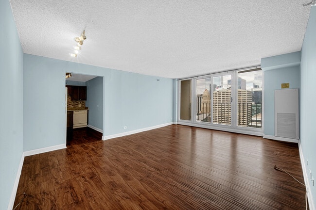 Photo - 200 N Dearborn St