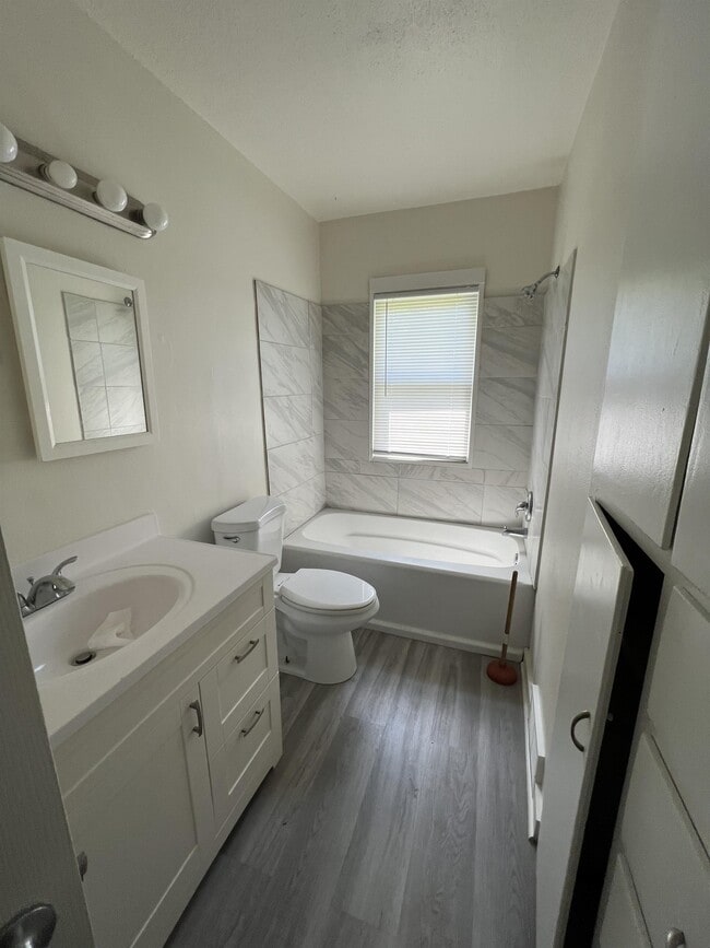 Building Photo - 1407 32nd St NE Rental