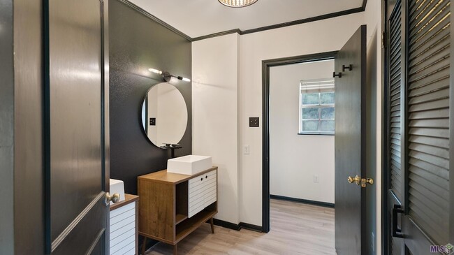 Photo - 7165 Government St