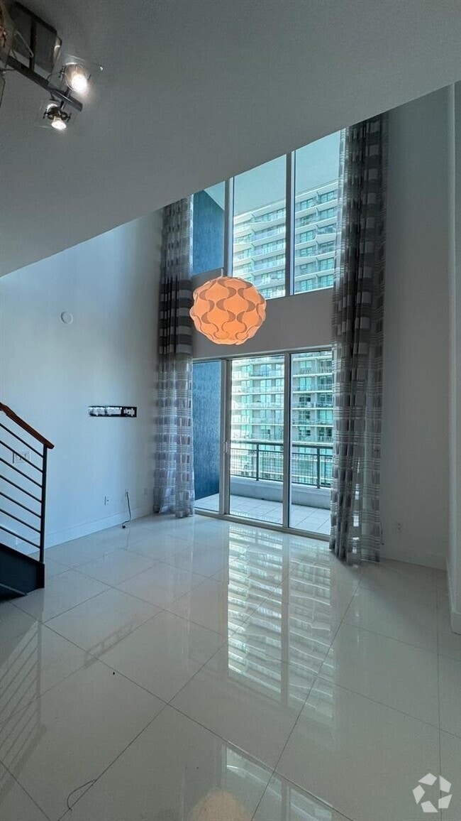 Building Photo - 60 SW 13th St Unit 2010 Rental