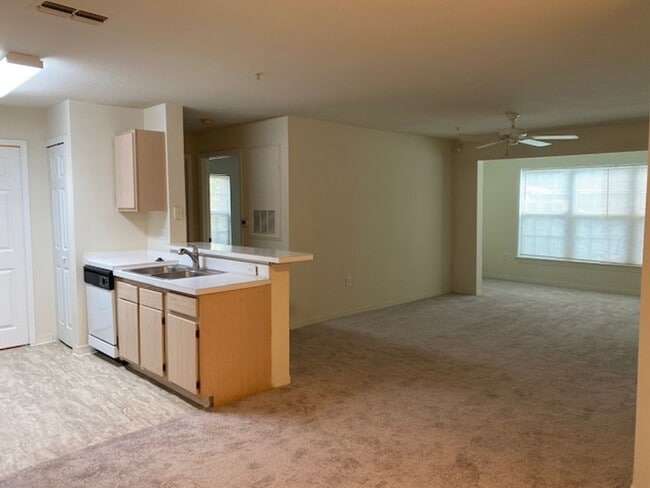 Photo - Spacious 1st Floor 2 Bed, 2 Bath Condo wit... Unidad 3106
