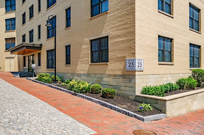 Building Photo - 25 High St Unit 307 Rental