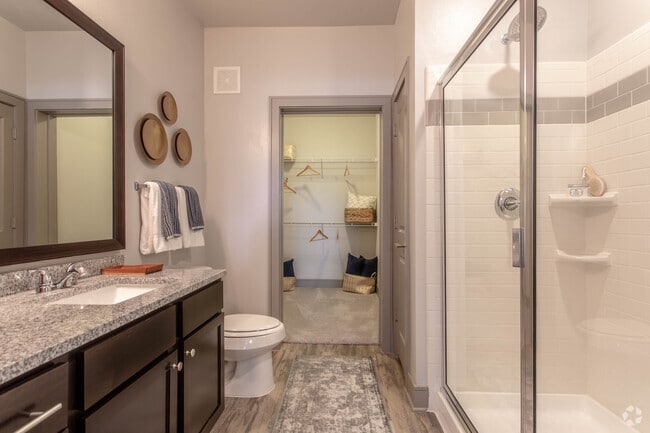 2 BR, 2 BA - 1097 SF