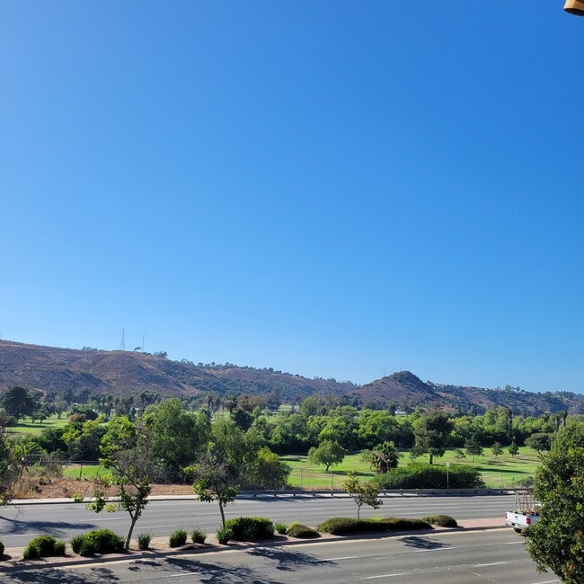 Vistas panorámicas desde el balcón - 6665 Mission Gorge Rd Unidad A2