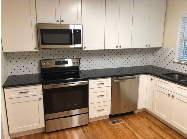 Photo - 107 Strode Cir