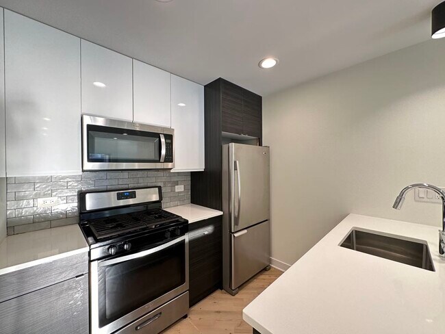 843 W Grace St Unit 102B