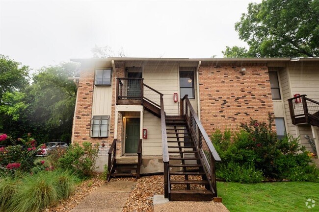 Building Photo - 421 W San Antonio St Unit I3 Rental
