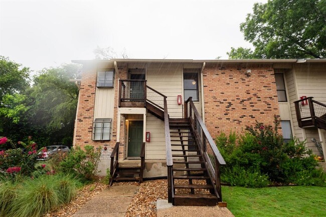 Photo - 421 W San Antonio St Condo Unit I3