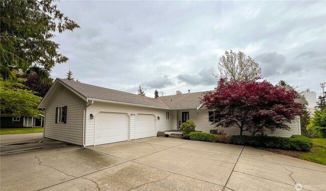 5 bed 3 bath located in the heart of lynden - 5 bed 3 bath located in the heart of lynden Casa