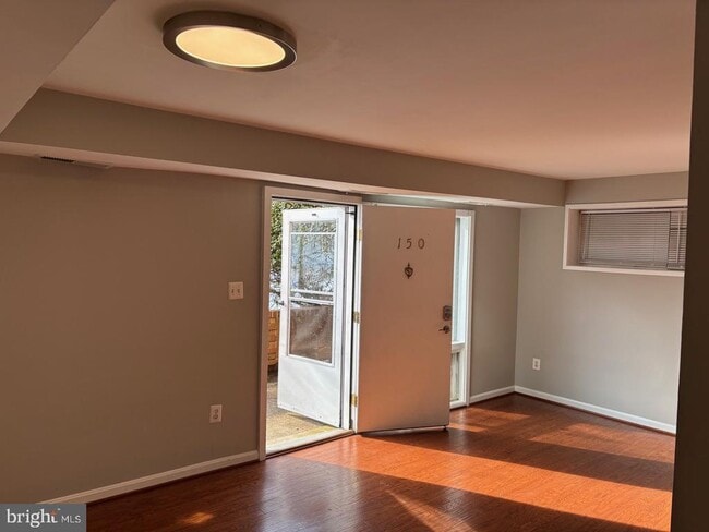 Building Photo - 10029 Fair Wds Dr Unit 150