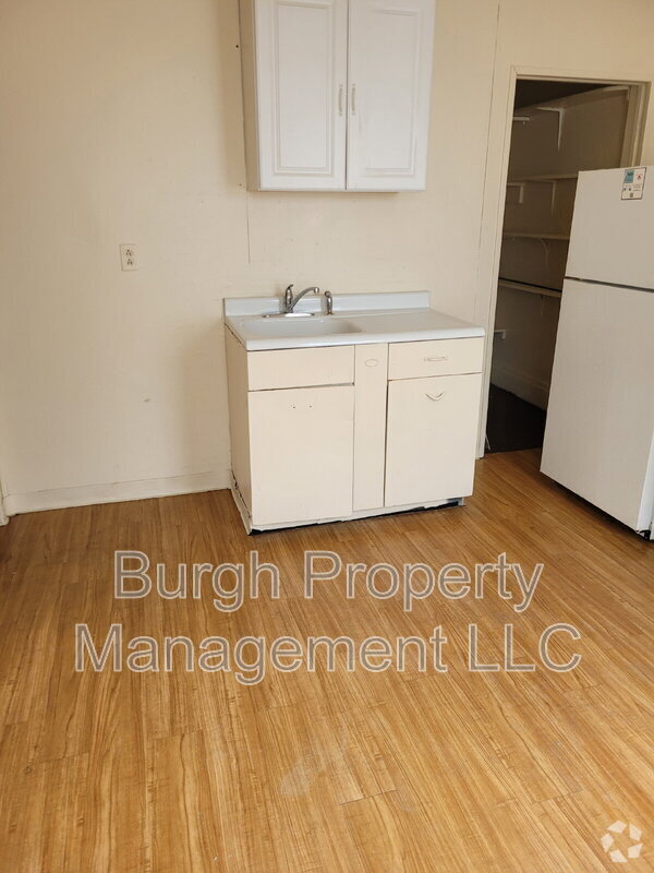 Building Photo - 984 Jefferson Ave Unit #10 Rental