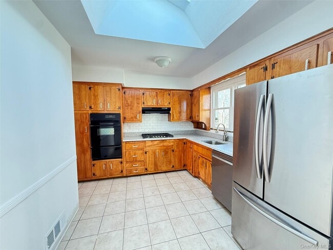 Photo - 57-10 246th Pl