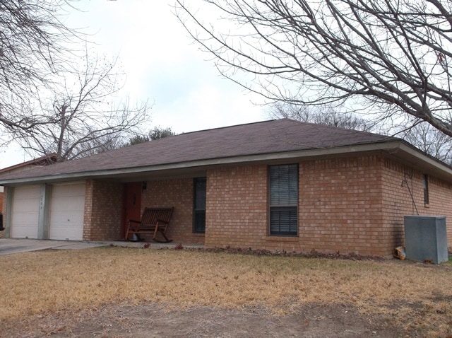 Building Photo - 205 E Hogan Dr