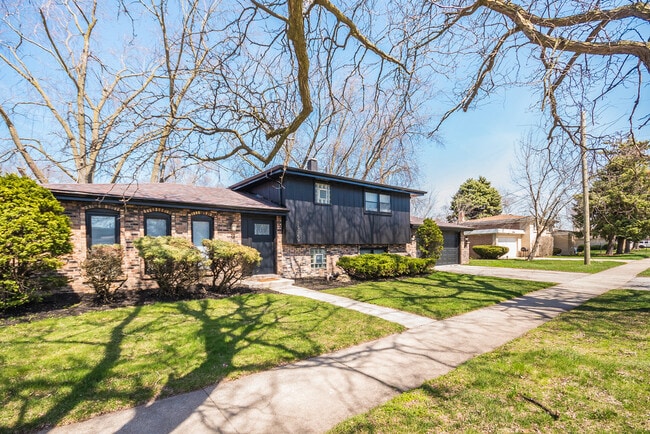 Building Photo - 15369 Ingleside Ave