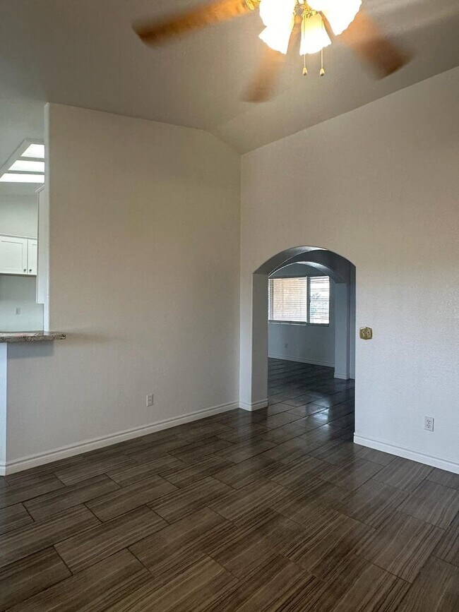 12033 1/2 Locust Ln