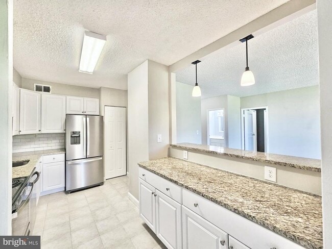 Building Photo - 5500 Holmes Run Pkwy Unit 702