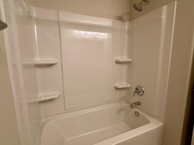 Photo - 7046 95th St