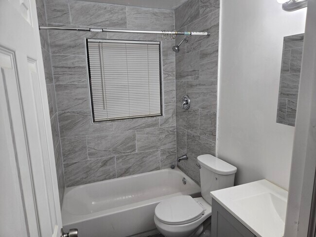 3917 Windsor Ave Unit B