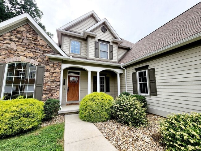 Photo - 5 bed/3.5 bath home on Lakeview Golf Resort - Available NOW